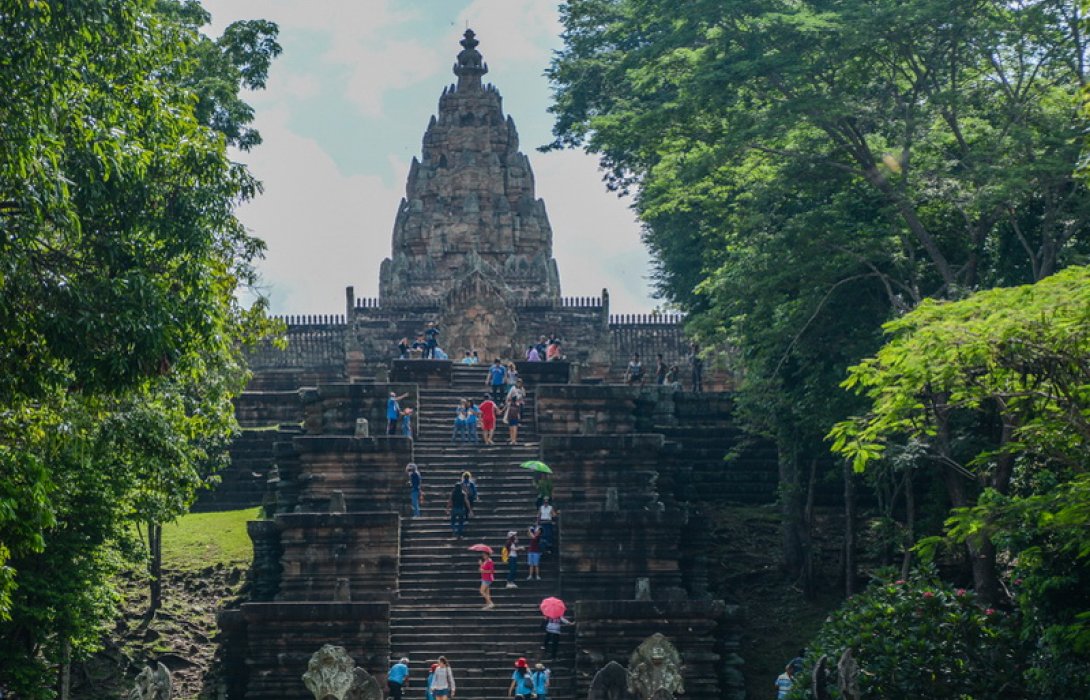 เที่ยวบุรีรัมย์อย่าลืมแวะบ้านครูช่างศิลป์ซิ่นตีนแดง เรื่องและภาพโดย ลานลม