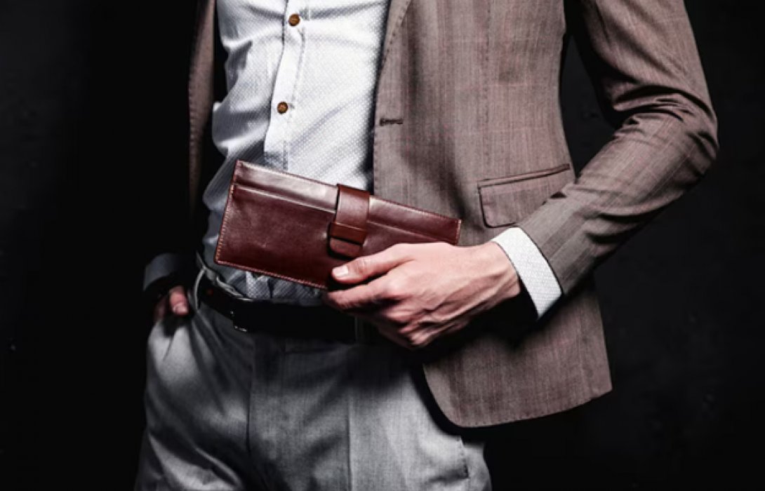 4 ไอเดียเลือกกระเป๋าแบรนด์เนมสำหรับผู้ชายให้เข้ากับลุค