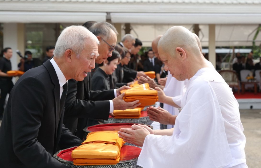 กลุ่มธุรกิจการเงินเกียรตินาคินภัทร จัดบรรพชาอุปสมบทหมู่ ถวายเป็นพระราชกุศลแด่พระบาทสมเด็จพระปรมินทรมหาภูมิพลอดุลยเดช บรมนาถบพิตร
