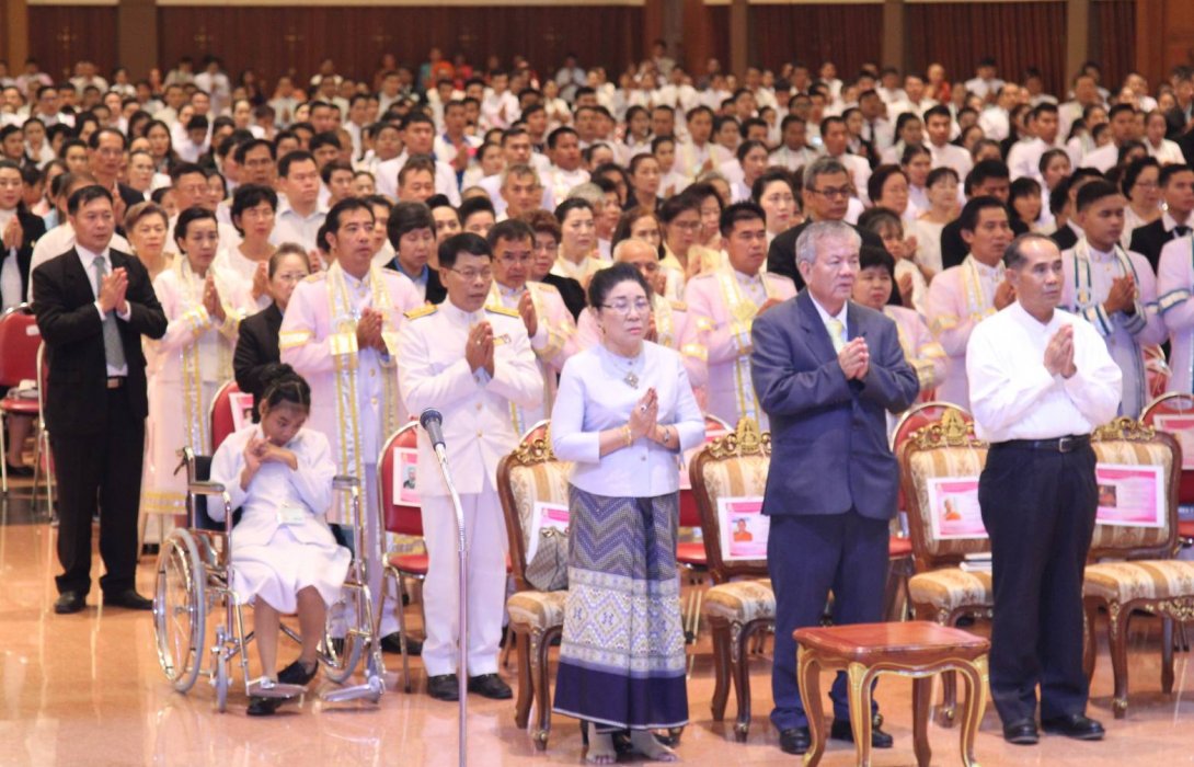  สุดยอด!น้องบุ๋มบิ๋ม หญิงนั่งรถเข็นเพียรจนเรียนจบปริญญาตรี มจร