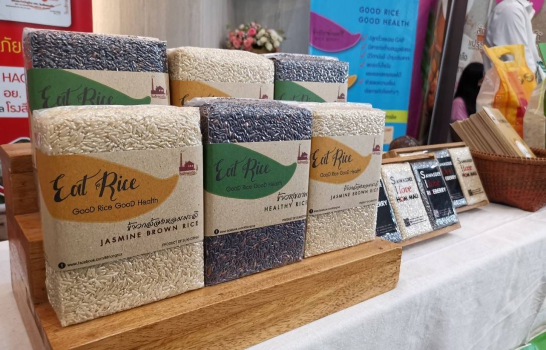 องค์การตลาดร่วมกับพาณิชย์จังหวัดสุโขทัย จัดโครงการของถูกขายฟรี ของดีพาส่งออก ผู้ประกอบการภาคเหนือกว่า 200 ราย ตบเท้าเข้าร่วม 