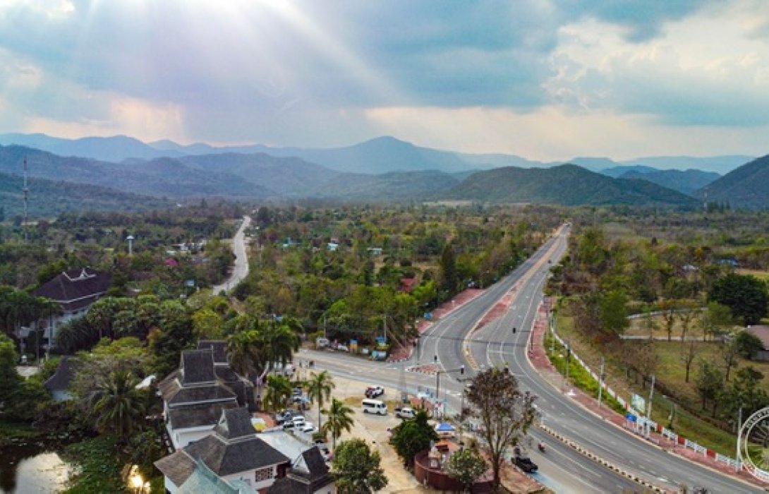 กรมทางหลวงชนบท ชวนเดินทางไปดื่มด่ำกับธรรมชาติท่ามกลางหุบเขาที่น้ำตกเก้าชั้น ผ่านถนนสาย รบ.4068 อ.สวนผึ้ง จ.ราชบุรี 