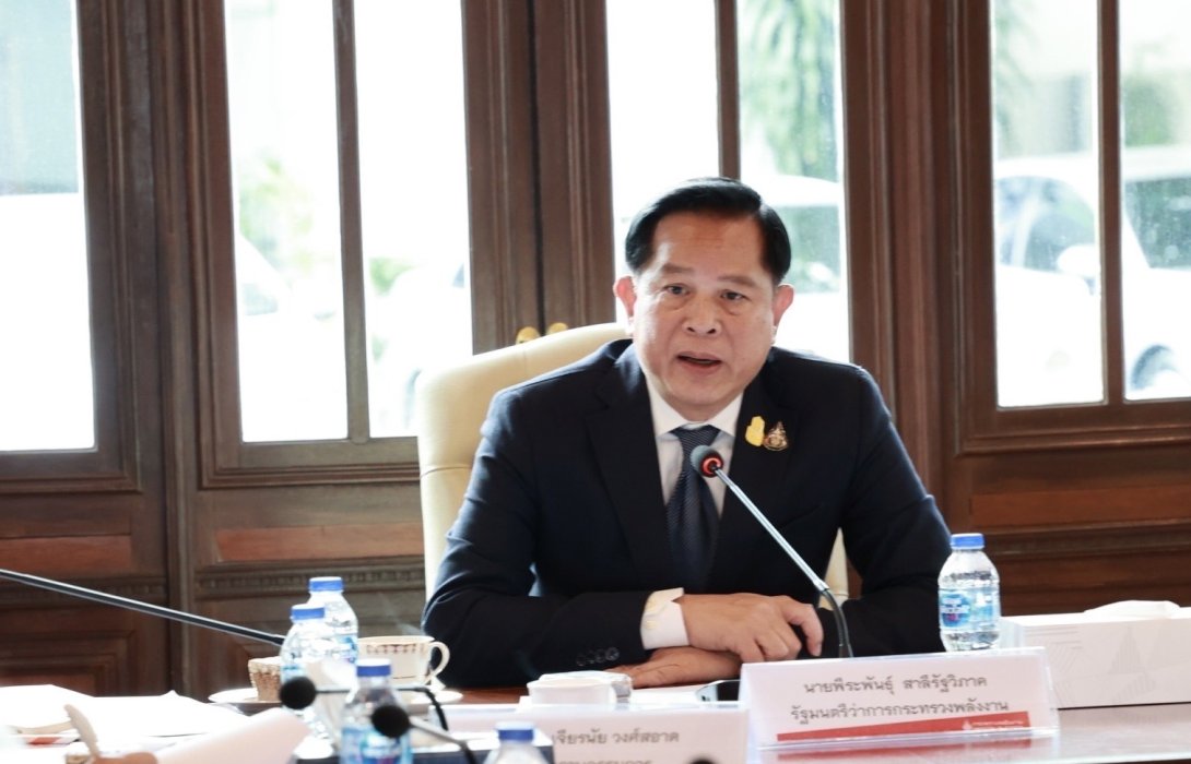 รมว.พลังงานตั้งคณะทำงานตรวจสอบการจำหน่ายน้ำมัน ป้องกันกักตุน