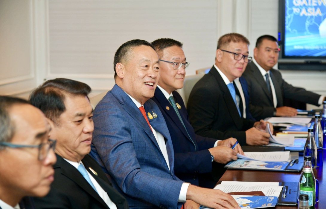 “สุริยะ” ฉายภาพ “โครงการแลนด์บริดจ์” บนเวที Roadshow สหรัฐฯ โชว์ความได้เปรียบประเทศไทย พร้อมช่วยร่นระยะทาง-ประหยัดต้นทุน ก้าวสู่จุดศูนย์กลางของการขนส่งทางทะเลของภูมิภาค