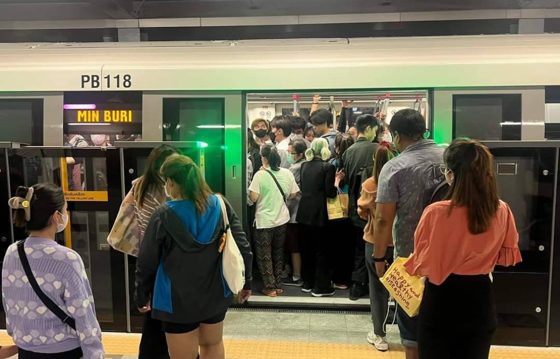 คึกคัก! ประชาชนทดลองใช้บริการรถไฟฟ้าสีชมพู กว่า 9.8 หมื่นคน-เที่ยว 