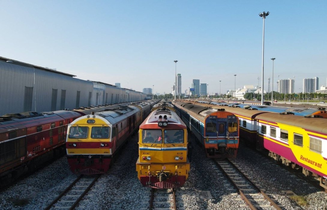 'สุรพงษ์' สั่งการรถไฟฯ เช็กความพร้อมทุกมิติรองรับการเดินทางของประชาชน ช่วงเทศกาลลอยกระทง พร้อมพ่วงตู้โดยสารเพิ่ม 26 - 28 พ.ย.นี้ 