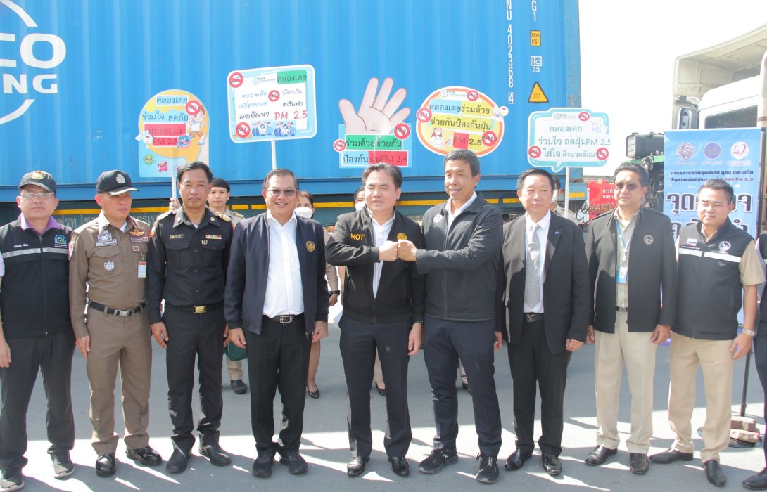 สุรพงษ์ ควงแขน ชัชชาติ ตรวจเข้มควันดำรถบรรทุก ท่าเรือกรุงเทพ หวังป้องกันและแก้ไขปัญหาฝุ่นพิษ PM 2.5 