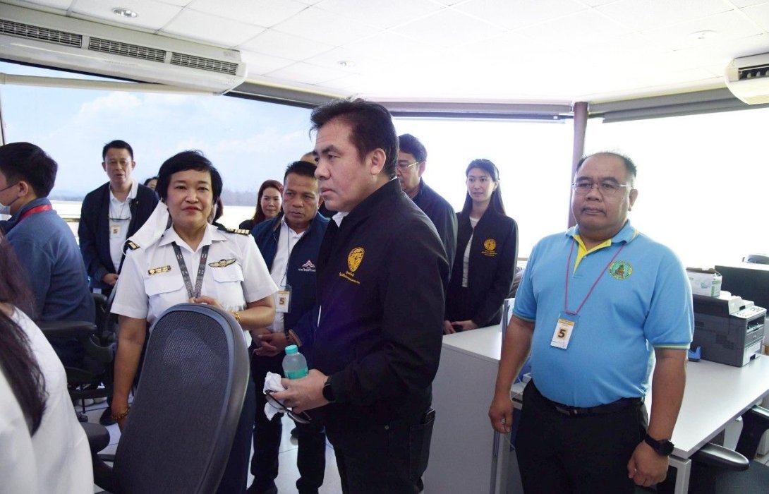 “สุรพงษ์” ตรวจเยี่ยมหอบังคับการบินชุมพร สั่งการหน่วยงานวางแผนเตรียมความพร้อมรองรับการเดินทางทางอากาศที่จะเพิ่มขึ้น 