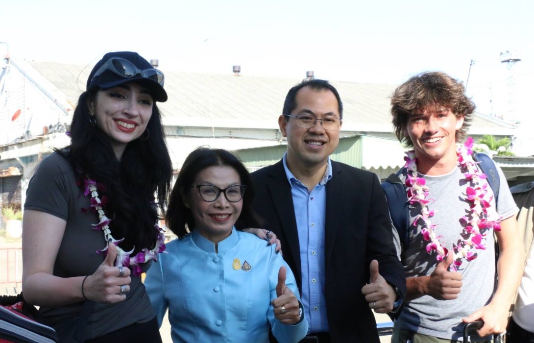 ท่าเรือกรุงเทพคึกคัก ! รชค.มนพร ต้อนรับเรือท่องเที่ยว 