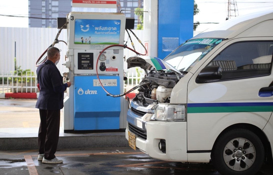 ปตท. ตรึงราคา NGV รถแท็กซี่และรถโดยสาร 14.62 บาท/กก. อีก 6 เดือน ช่วยลดภาระ 2 ปีรวมกว่า 17,000 ล้าน