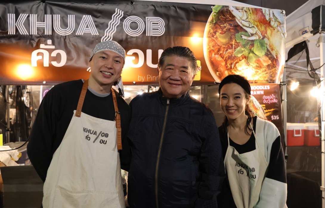 “ภูมิธรรม” บุกตลาดนัดกลางคืนคนไทยในอเมริกา แวะให้กำลังใจ พร้อมชิมอาหารฝีมือคนไทยในต่างแดน