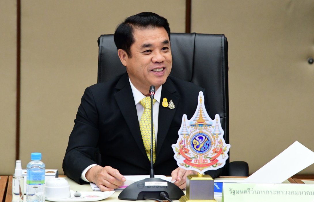 “สุริยะ” หารือเร่งแก้ไขปัญหาการให้บริการภาคพื้น หลุมจอด - ระบบสัมภาระ ลดความแออัดผู้โดยสาร หวังดันสุวรรณภูมิ ติด 1 ใน 20 สนามบินที่ดีที่สุด