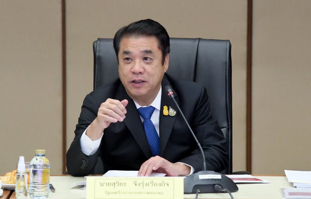 คมนาคม เปิดมาตรการระยะสั้น แก้ปัญหาตั๋วเครื่องบินแพง พร้อมสั่งเพิ่มเที่ยวบินช่วงสงกรานต์ 13,000 ที่นั่ง 