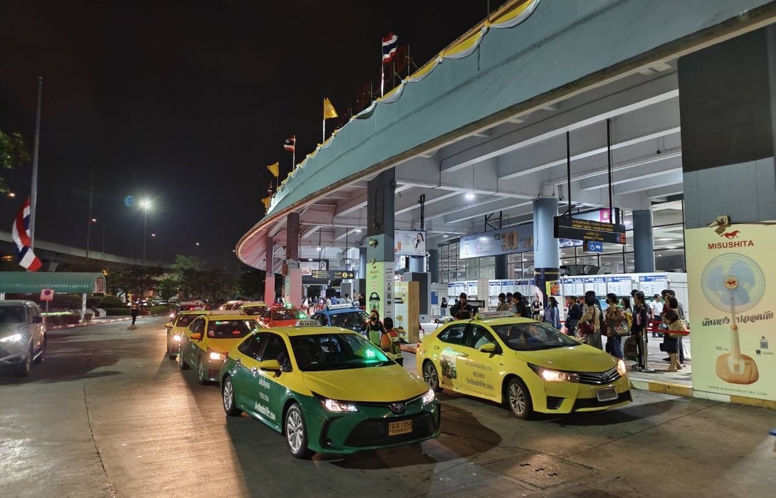 บขส.ย้ำไม่มีนโยบายให้แท็กซี่เรียกเก็บค่าธรรมเนียม 50 บาท เตือนประชาขนอย่าหลงเชื่อเด็ดขาด