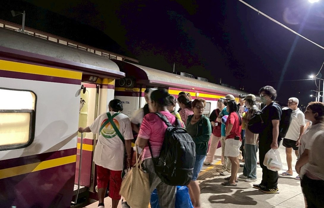 การรถไฟฯ เพิ่มขบวนพิเศษช่วยโดยสารอีก 2 ขบวน ไม่ให้มีคนตกค้าง