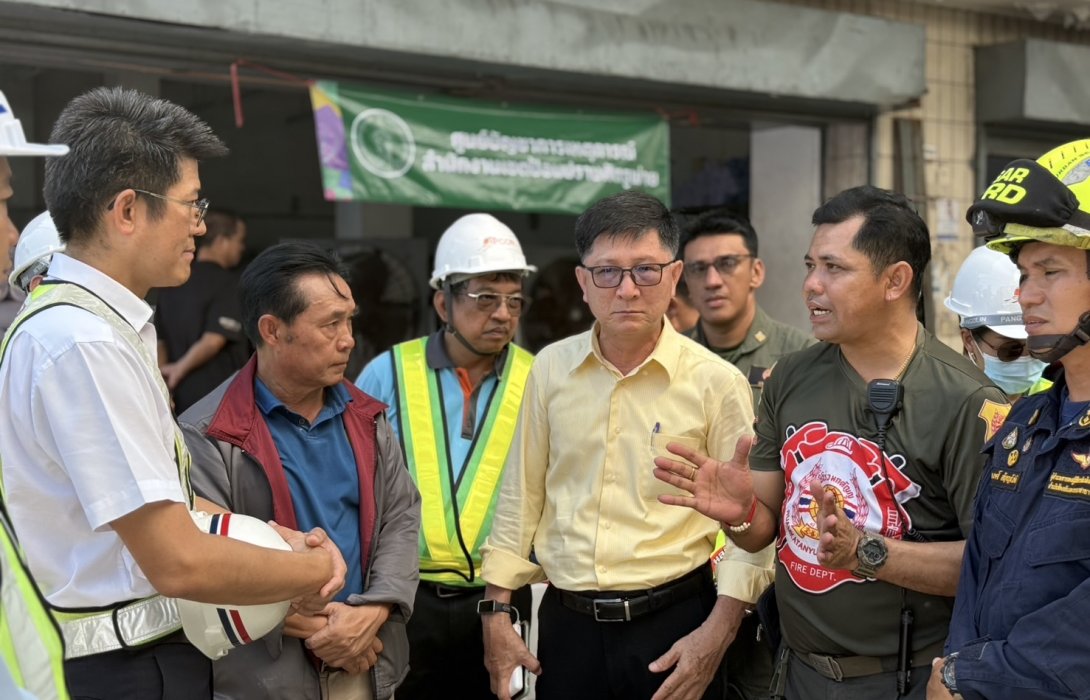 รฟม. เผยความคืบหน้าในการค้นหาคนงานที่พลัดตกหลุมระหว่างการรื้อถอนเสาเข็มสะพานลอยเดิม ในพื้นที่ก่อสร้างสถานีหลานหลวง โครงการรถไฟฟ้าสายสีส้มฯ