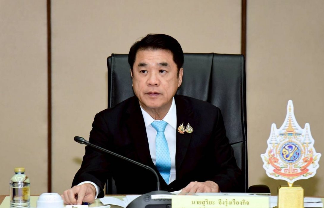 “สุริยะ” ผนึกกำลังทุกสายการบินสัญชาติไทย เพิ่มที่นั่งรองรับคนไทยกลับประเทศ พร้อมสั่งทุกหน่วยเตรียมพร้อม24ชั่วโมง - ติดตามสถานการณ์อย่างใกล้ชิด