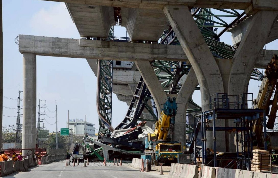 “พิพัฒน์” ลงพื้นที่พระราม 2 สั่งหยุดก่อสร้างโครงลอยฟ้าทุกโครงการของอิตาเลียนไทย ชี้เหตุซ้ำ 2 วัน อาจถึงขั้นแบล็กลิสต์ ตั้งคณะกรรมการสอบคู่ขนาน 