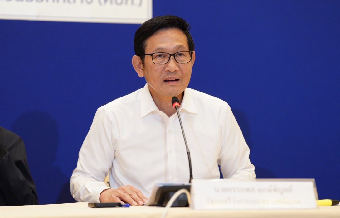 “พลังงาน” ขยับขึ้นดีเซล 50 สตางค์ ตรึงเพดานไม่เกิน 33 บาทต่อลิตร เตรียมเพิ่มทางเลือก B10 และ B20 ราคาต่ำ  ลดราคาจูงใจให้ใช้ E20 พร้อมเร่งแก้ปั๊มขาดแคลนน้ำมัน