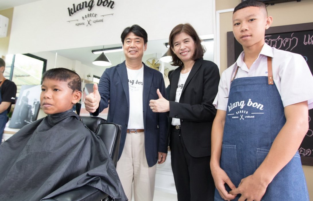 “เซ็นทรัลแฟมิลี่มาร์ท” เปิด “แกลงบน บาร์เบอร์” เพื่อแหล่งเรียนรู้สร้างอาชีพ