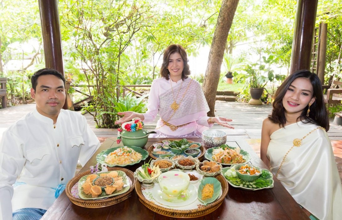 “แฟมิลี่มาร์ท” ชวนสนุก รับเทศกาลสงกรานต์  อิ่มอร่อยเมนูต้นตำรับกับ “เสน่ห์จานไทย”