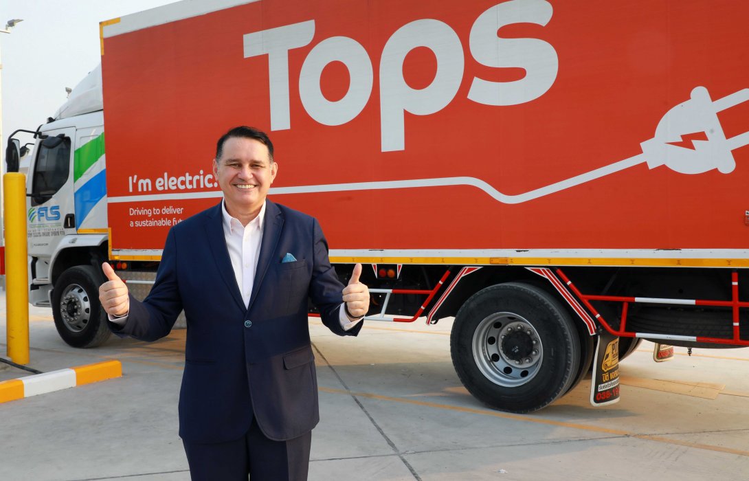 ท็อปส์  ผนึก เอฟแอลเอส กรุ๊ป เปิดตัว ‘EV TRUCK’ รถพลังไฟฟ้าขนส่งของสด! ตั้งเป้าลดคาร์บอนฯ  13,335 ตัน ภายใน 5 ปี หนุนสปีดภารกิจ Net Zero ภายในปี 2593