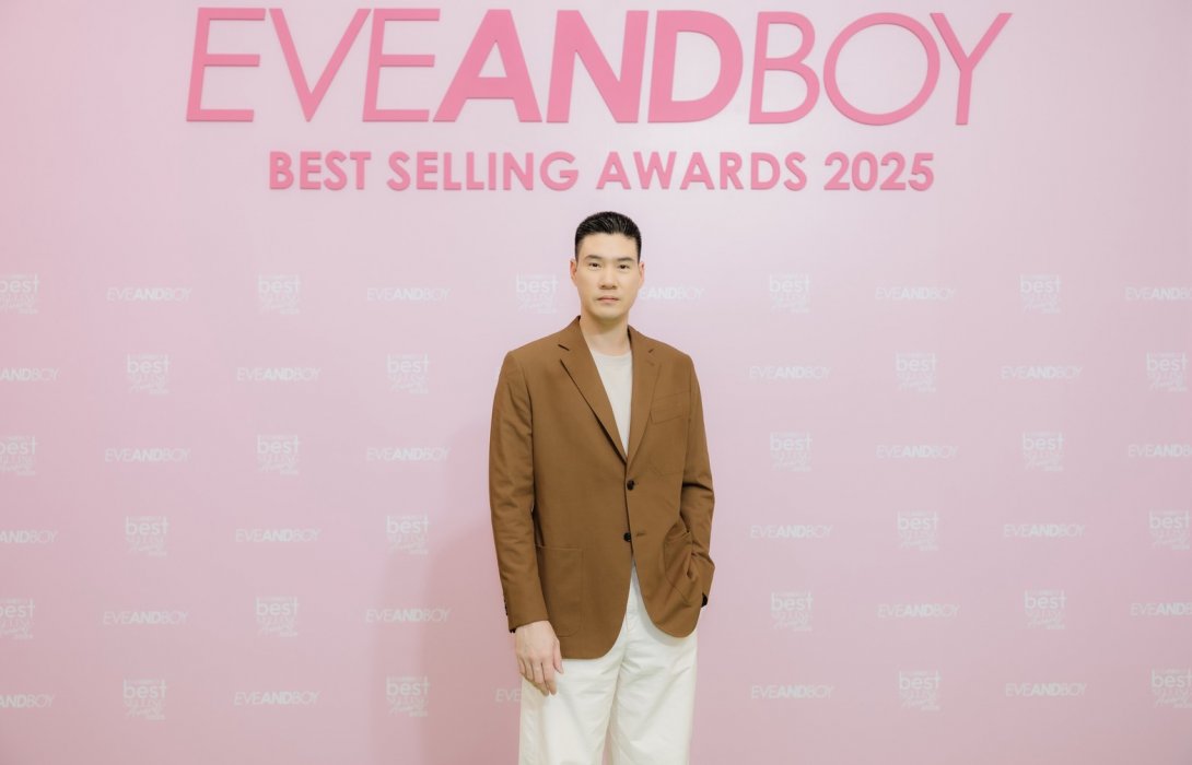 ‘EVEANDBOY’ ชี้ แม้ ศก.ไทยชะลอตัวต่อเนื่อง แต่ตลาดความงามยังโตและแข่งเดือด ปลึ้ม ‘T-Beauty’กระแสแรง ลุยปั้น Retail Experience ผ่าน Concept Store และ Café ผสมบิวตี้และไลฟ์สไตล์เจาะคนรุ่นใหม่ ตั้งเป้าปีนี้สร้างรายได้แตะ 1 หมื่น ล้านบาท