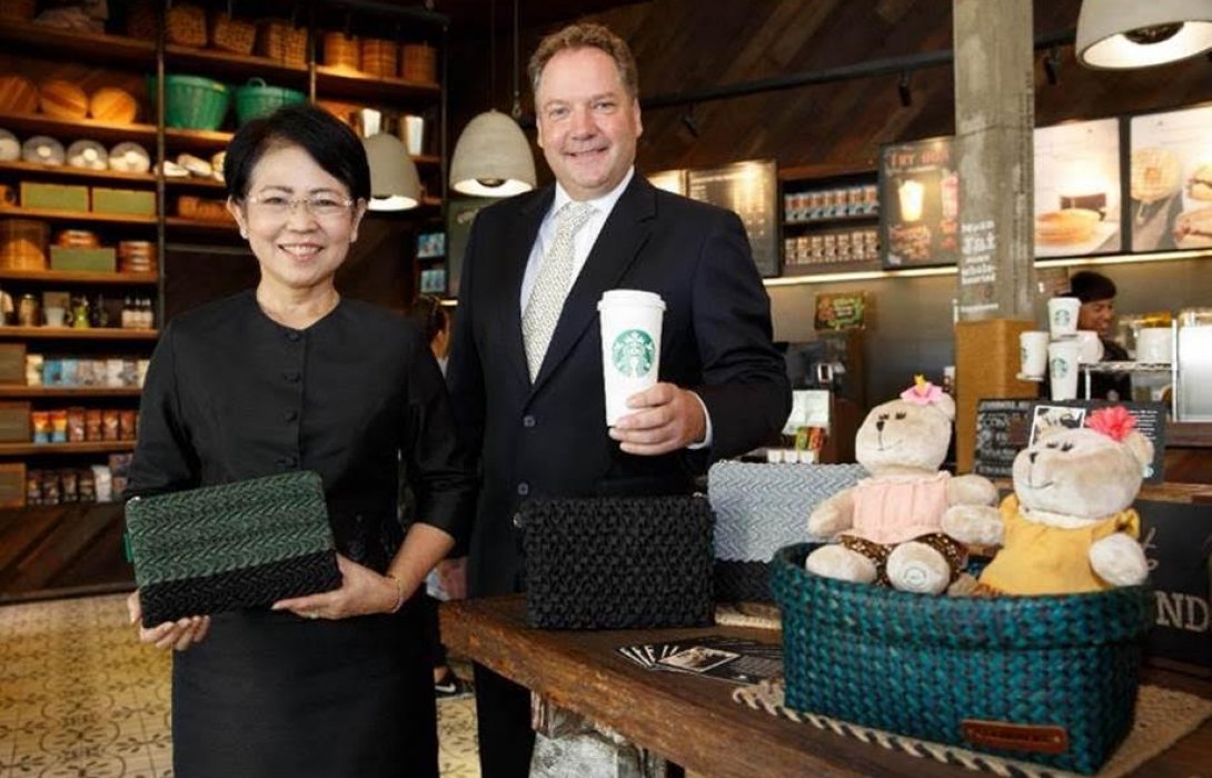 สตาร์บัคส์ จับมือ ศูนย์ส่งเสริมศิลปาชีพระหว่างประเทศ หนุนผลิตภัณฑ์หัตถศิลป์ไทยจากท้องถิ่นสู่ลูกค้าทั่วไทย