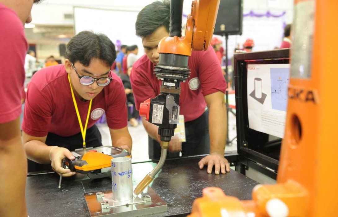 กสอ.ร่วมปั้นเยาวชนไทยรองรับเทคโนโลยีหุ่นยนต์แขนกลเสริมแกร่งแรงงานต้นน้ำ