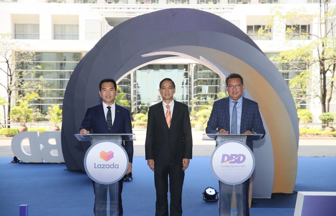 “กรมพัฒน์ฯ” ครบรอบ 100 ปี ‘เซ็น MOU’ ลาซาด้า ส่งเสริมพาณิชย์อิเล็กทรอนิกส์ พลิกโฉมผู้ประกอบไทย เปิดตลาดขายสินค้าผ่านแพลตฟอร์มออนไลน์ สร้างโอกาสการเติบโตให้ธุรกิจ