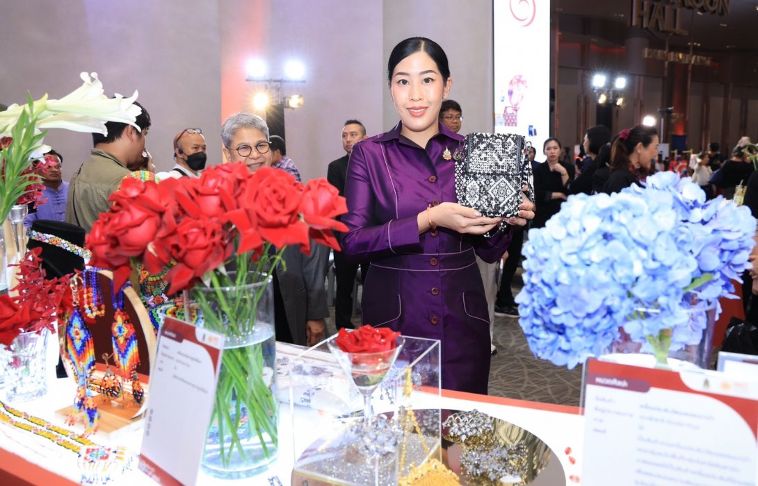 “วธ.” ปักธงเดินหน้านโยบาย 1 ครอบครัว 1 Soft Power เตรียมจัดใหญ่ “มหกรรมอุตสาหกรรมสร้างสรรค์สู่สากลและการเจรจาธุรกิจ” ยกระดับศักยภาพผู้ประกอบการ “ท่องเที่ยว ศิลปะ ดนตรี และอาหาร” กระตุ้นเศรษฐกิจฐานรากประเทศไทย