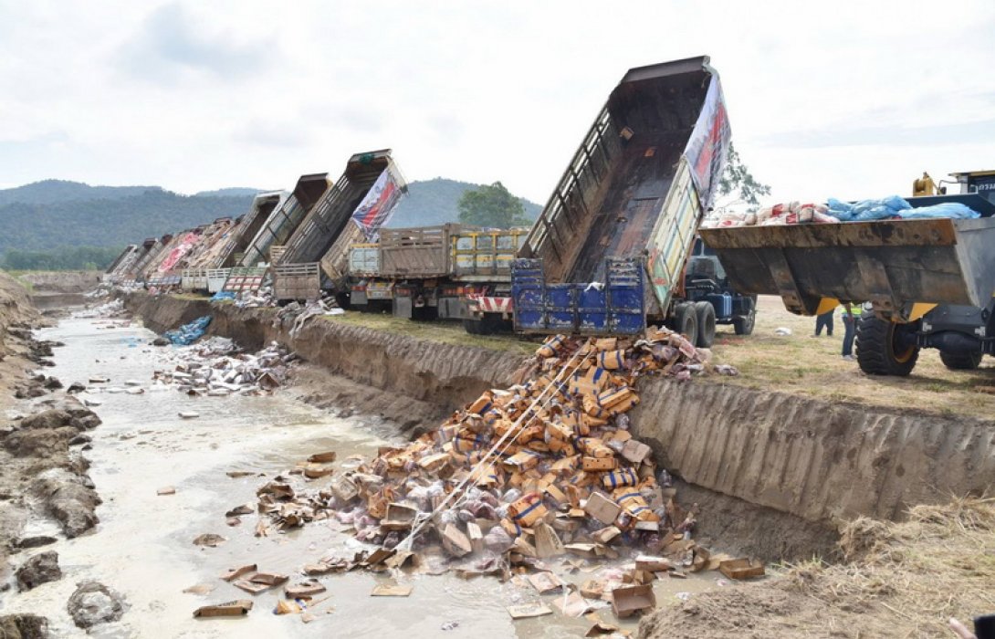 เกษตรกรแท็กทีมขอบคุณ “รมว.เกษตรฯ และกรมปศุสัตว์” ปราบหมูเถื่อนต่อเนื่อง มั่นใจอีกไม่นานได้เห็นตัวบงการ  