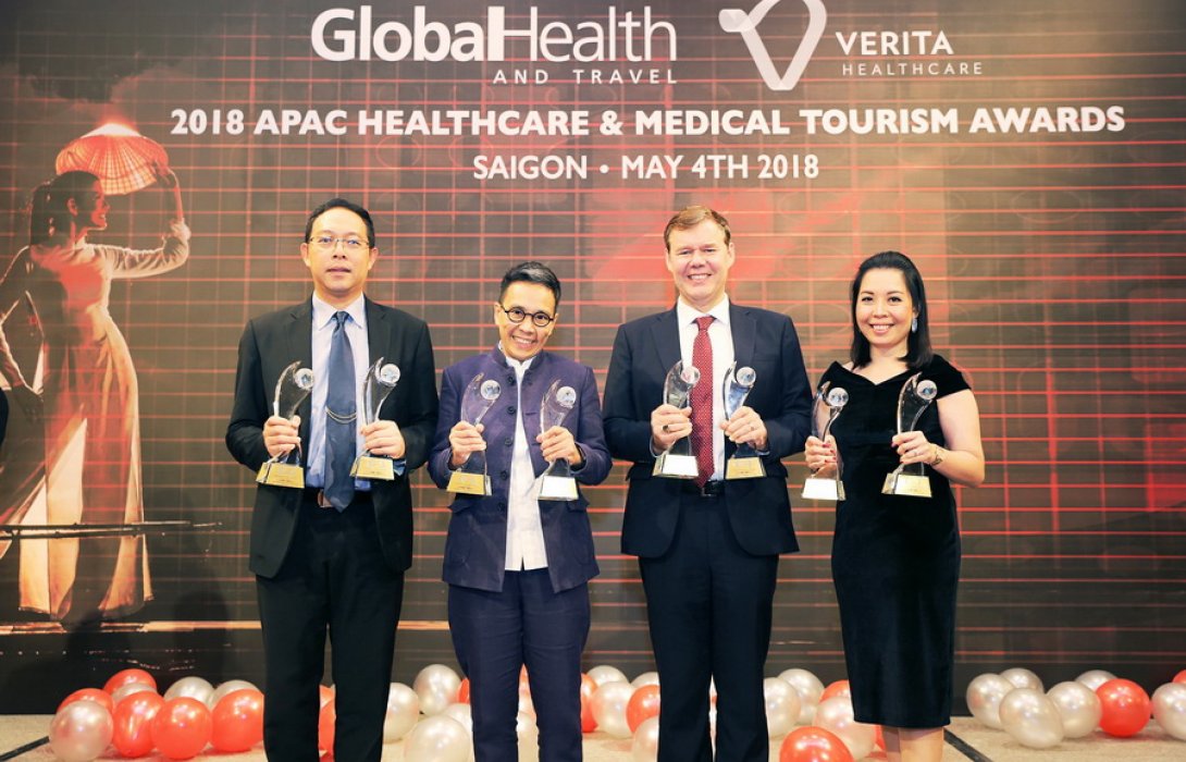 รับรางวัล  :  