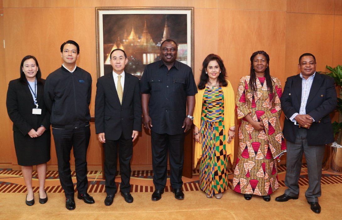 ต้อนรับอาคันตุกะ