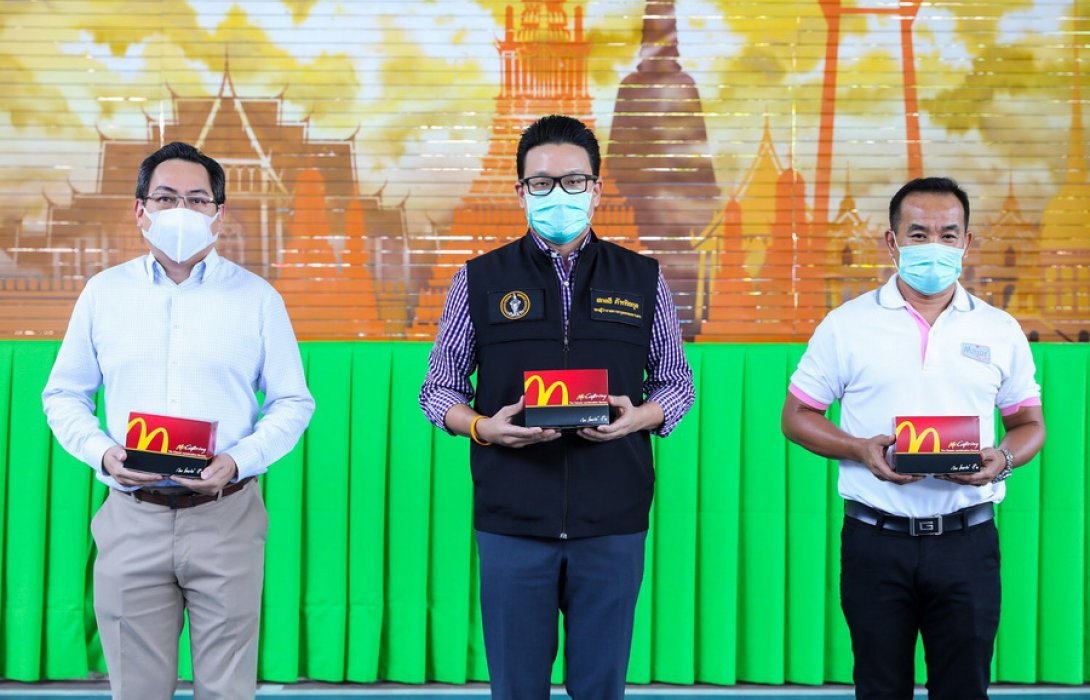 ‘มูลนิธิ เมเจอร์ แคร์’ และ ‘แมคไทย’ ร่วมกับ กทม. ลงพื้นที่แจกถุงยังชีพ พร้อมเบอร์เกอร์และพาย สู่ประชาชนชุมชนย่านหลักสี่ได้รับผลกระทบจากโควิด -19