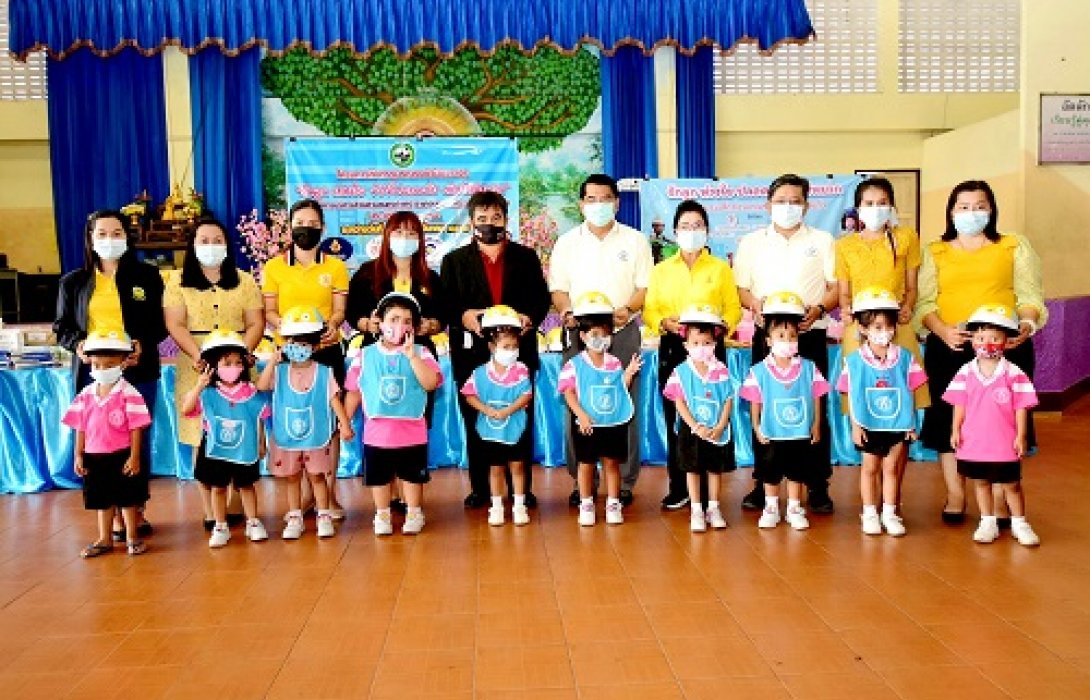 ชมรมช่างภาพการเมืองจับมือเครือข่าย รณรงค์สร้างวินัยขับขี่ปลอดภัยสวมหมวกนิรภัย 