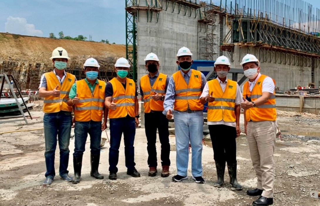 RT-APM ดูความคืบหน้าประตูระบายน้ำศรีสองรัก 