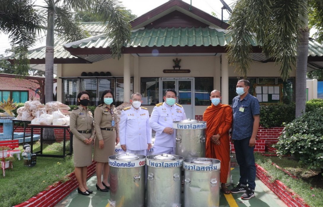 พระอาจารย์แจ้ บริจาคไอศครีมให้แก่ผู้ต้องขังเรือนจำจังหวัดพระนครศรีอยุธยา