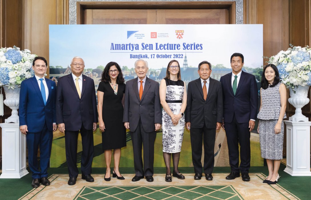 เปิดปาฐกถาหัวข้อ “What We Owe Each Other” 