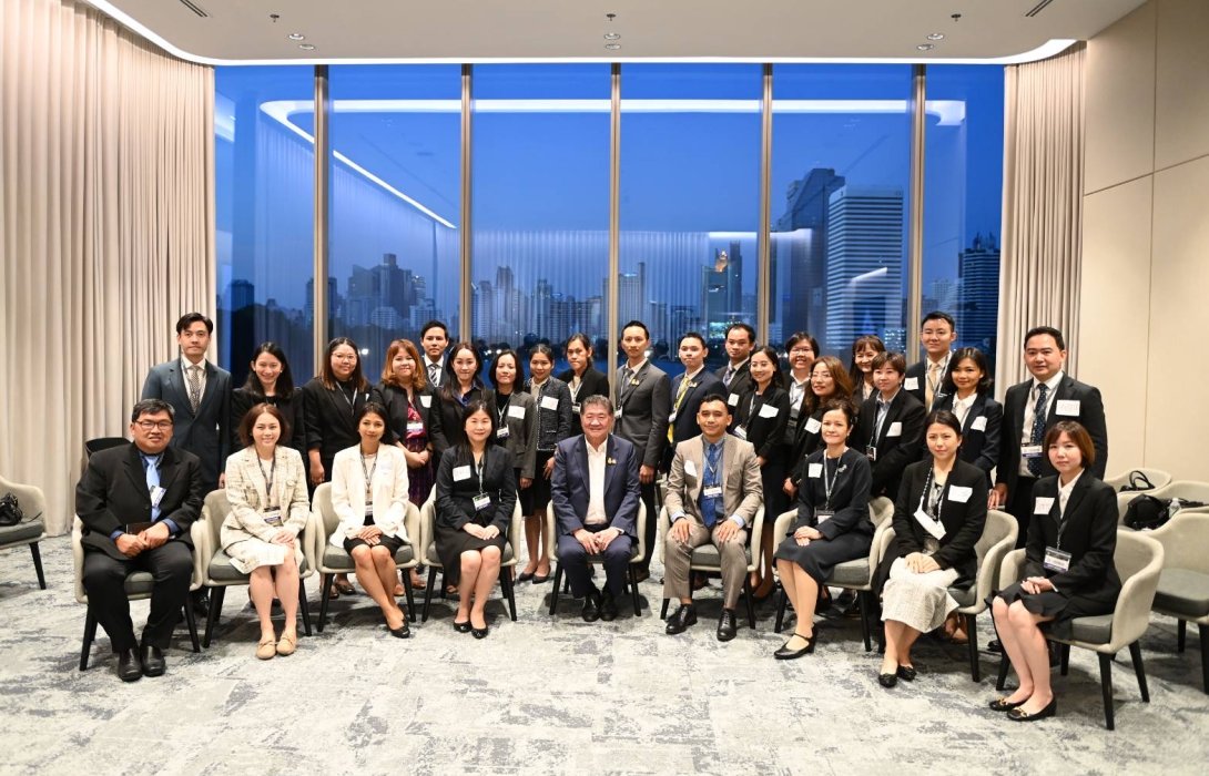 “ภูมิธรรม” ล้อมวงคุยผู้ช่วยทูตพาณิชย์ทั่วโลก รับฟังคนรุ่นใหม่กระทรวง สะท้อนความคิด ร่วมกันพัฒนางาน เป็นด่านหน้าหาเงินให้ประเทศ