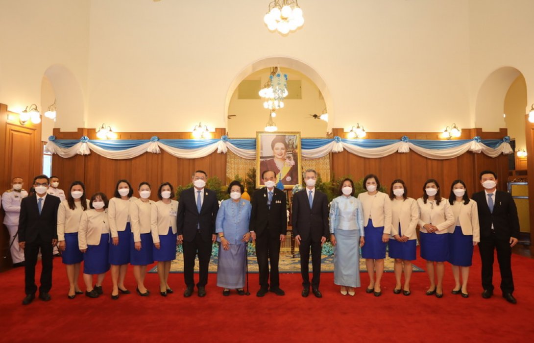 คณะกรรมการธนาคาร คณะผู้บริหาร และพนักงาน ธนาคารกรุงเทพ จำกัด (มหาชน) ร่วมพิธีลงนามถวายพระพรชัยมงคล เนื่องในโอกาสวันเฉลิมพระชนมพรรษา สมเด็จพระนางเจ้าสิริกิติ์ พระบรมราชินีนาถ พระบรมราชชนนีพันปีหลวง