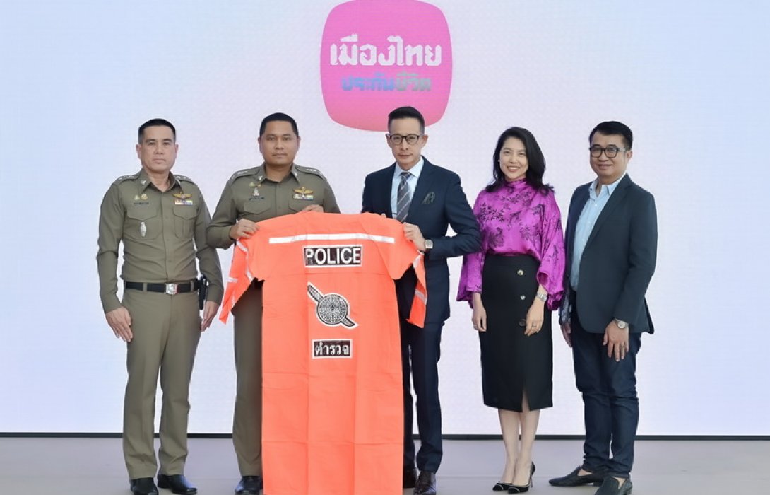 เมืองไทยประกันชีวิต มอบชุดกันฝนแก่ สถานีตำรวจนครบาลหัวหมาก