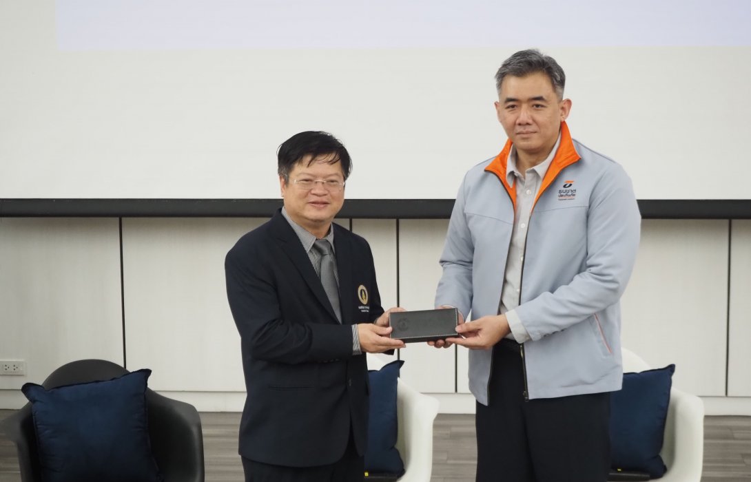 ธนชาตประกันภัย รับมอบของที่ระลึกจากมหาวิทยาลัยมหิดล แทนคำขอบคุณในฐานะผู้สนับสนุนทุนการศึกษาโครงการสร้างนักคณิตศาสตร์ประกันภัย