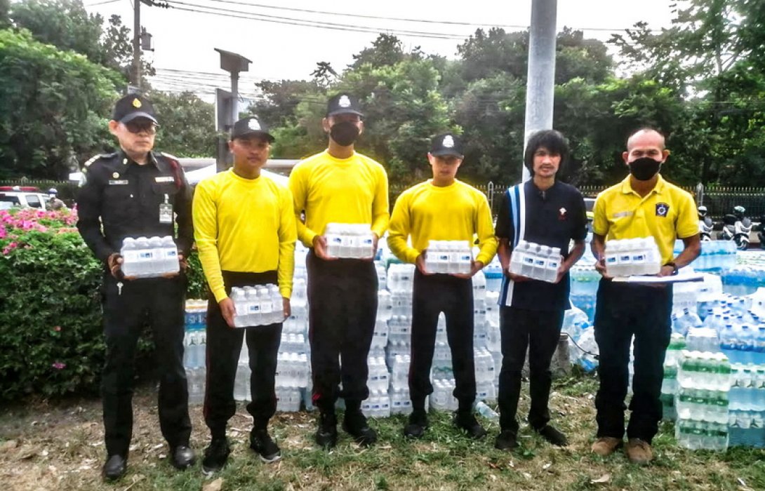 กรุงไทย-แอกซ่า ประกันชีวิต ร่วมปันน้ำใจ มอบน้ำดื่ม จำนวน 1,000 ขวด ช่วยเหลือผู้ประสบภัยแผ่นดินไหว และเจ้าหน้าที่ที่ช่วยเหลือผู้ที่ได้รับผลกระทบให้แก่เทศกิจเขตจตุจักร
