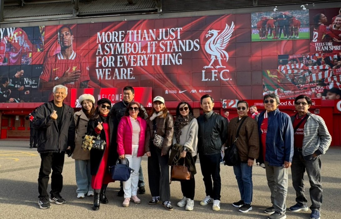 กรุงไทย–แอกซ่า ประกันชีวิต พาลูกค้าผู้โชคดีจากแคมเปญ ‘ลุ้นทริปเที่ยวอังกฤษพร้อมดูบอลทีมลิเวอร์พูล สุดเอ็กซ์คลูซีฟ’ บินลัดฟ้าเชียร์บอลติดขอบสนามแอนฟิลด์