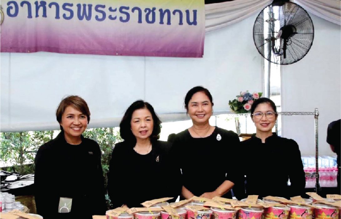 ออมสิน จัดอาหาร-น้ำดื่ม บริการประชาชนที่ร่วมสักการะพระบรมศพสมเด็จพระนางเจ้าสิริกิติ์ พระบรมราชินีนาถ พระบรมราชชนนีพันปีหลวง