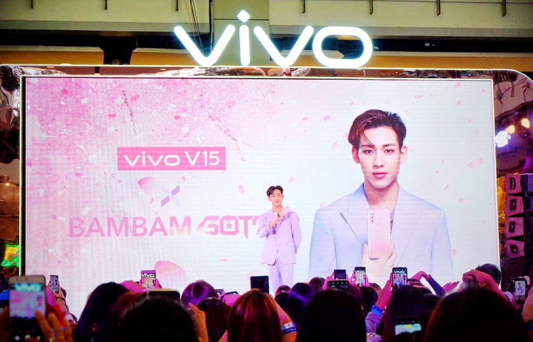 มาแล้วจ้า!! เก็บตกภาพบรรยากาศ “Vivo” แฟนมีตแบมแบม GOT7 งานนี้เจ้าตัว แอบหยอด วีโว่ ฝันอยากจัดแฟนมีต หรือ คอนเสริ์ต ปิดถนน ธีมสาดน้ำแบบสงกรานต์ กับแฟนๆ ปีหน้า (เอาเป็นว่าเรียกเสียงกรี้ดดังลั่นห้างกันเลยจ้า)