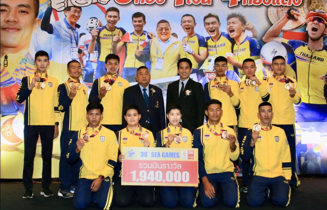 ทัพนักปั่นชุดซีเกมส์สุดชื่นมื่นได้รับเงินอัดฉีดรวม2.34ล้าน“เสธ.หมึก”จัดเลี้ยงฉลองชัย