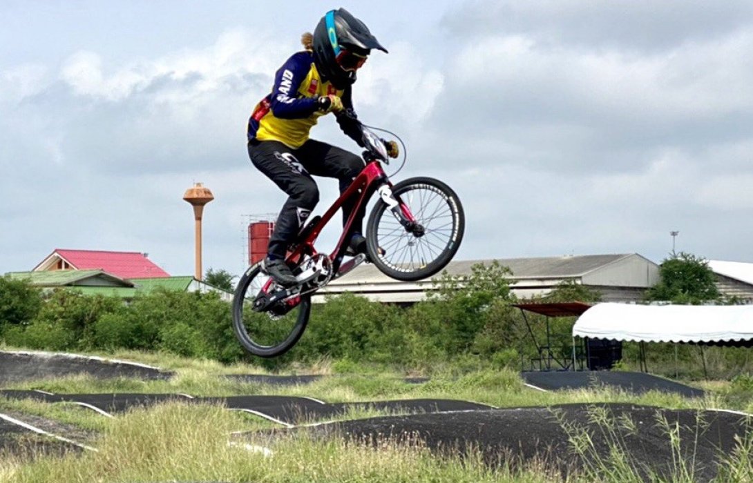 “ชุติกาญจน์-วรัญญา” นักปั่น BMX สาวทีมชาติซ้อมหนักก่อนไปแข่งเก็บคะแนนลุ้นตั๋ว อลป.