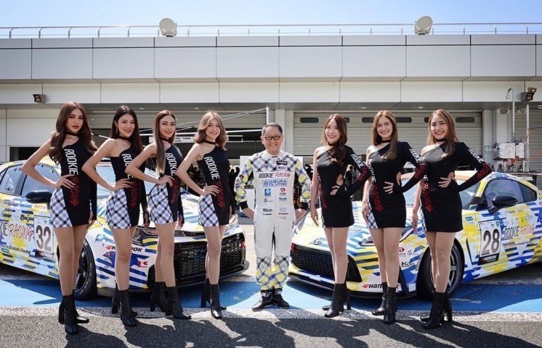 7 สาวโตโยต้าพริตตี้จากประเทศไทย ในรายการแข่งขัน Super Taikyu Series 2022